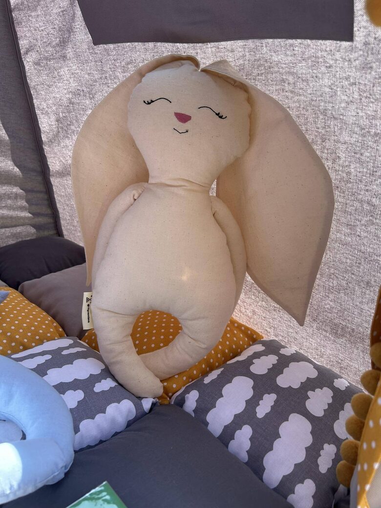 Mīļmantiņa – liels zaķis ar garām ausīm, dažādas krāsas