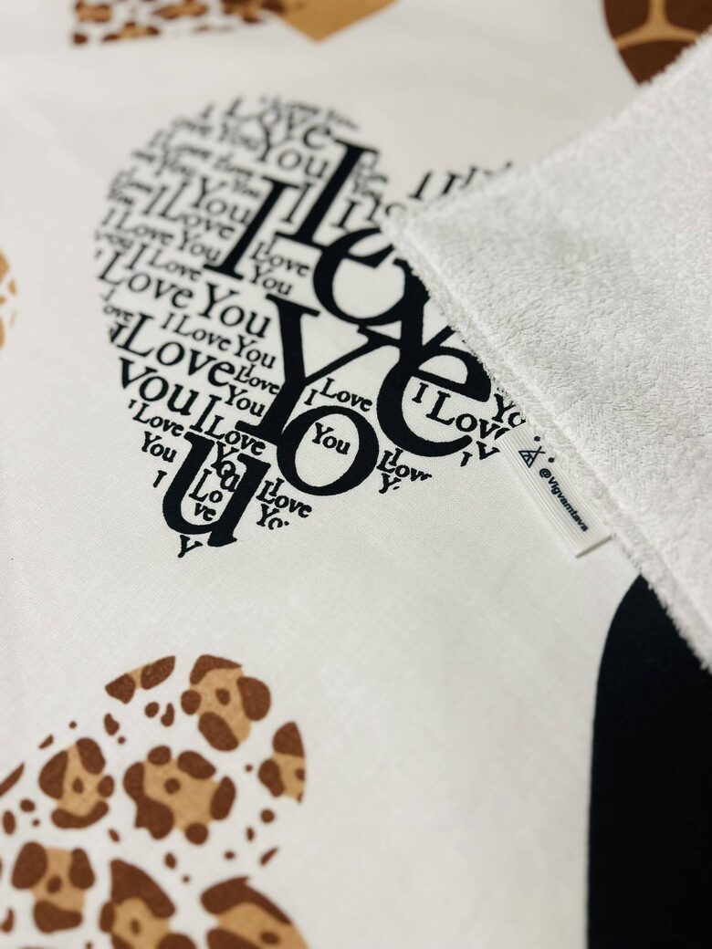 Mitrumnecaurlaidīgs aprūpes paladziņš "Love"