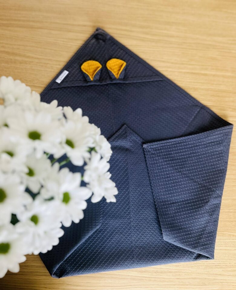 Dvielītis ar kapuci “Tumši pelēks vafeļaudums ar sinepju lāča austiņām”