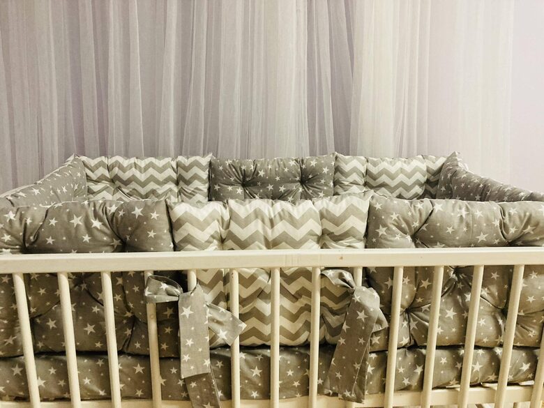 Mīkstās apmalītes gultiņai “Pelēcīgais dizains”