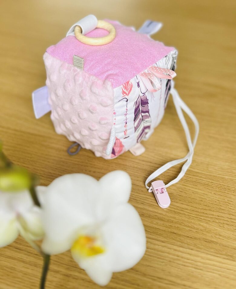 Attīstošais sensora kubs “Spalviņas”