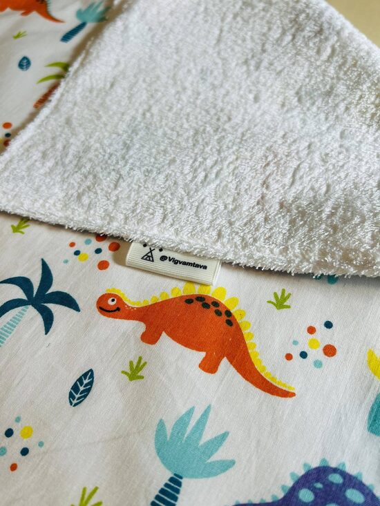 Mitrumnecaurlaidīgs aprūpes paladziņš "Košie dinozauri uz baltā fona"