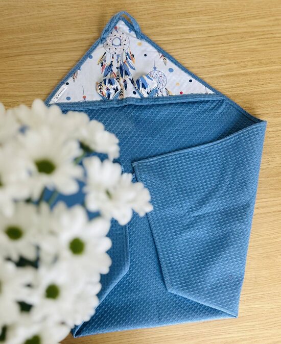 Dvielītis ar kapuci “Zils vafeļaudums ar akcentu sapņu ķērāji un austiņām”