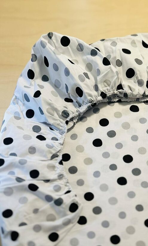 Kokvilnas palags “Dažadi punkti uz baltā fona”