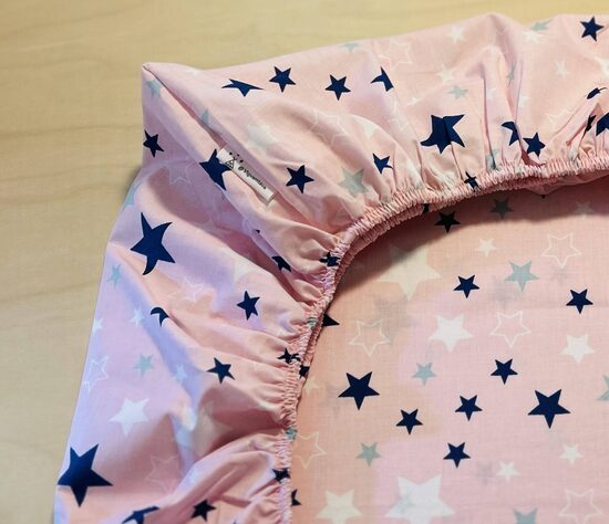 Kokvilnas palags “Dažadas zvaigznes uz rozā fona”