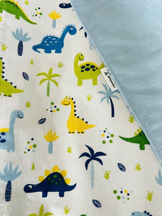 Mitrumnecaurlaidīgs aprūpes paladziņš "Dinozauri uz baltā fona"