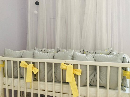 Mīkstās apmalītes gultiņai “Pelēcīgs dizains ar akcentu”