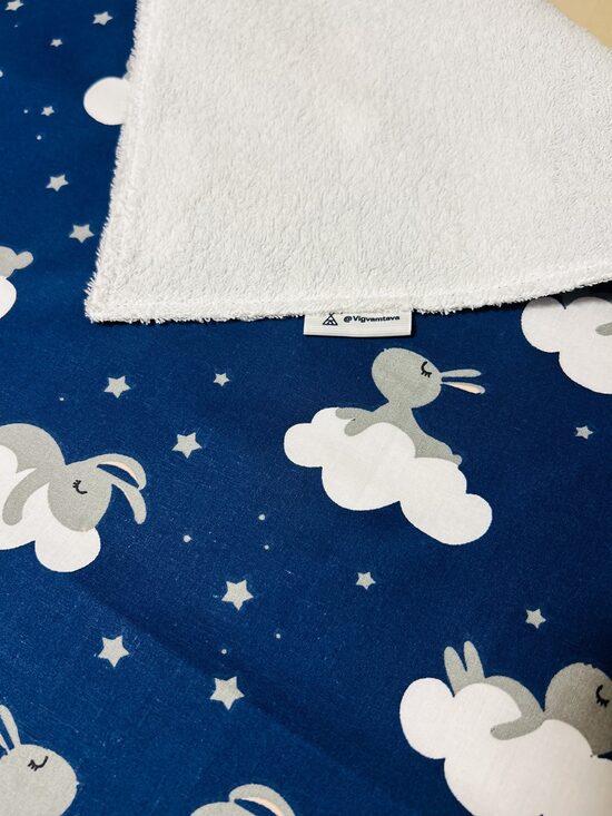 Mitrumnecaurlaidīgs aprūpes paladziņš “Zaķīši nakts sapņos”