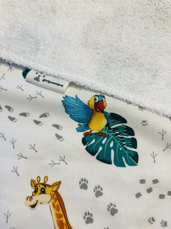 Mitrumnecaurlaidīgs aprūpes paladziņš “Džungļos”