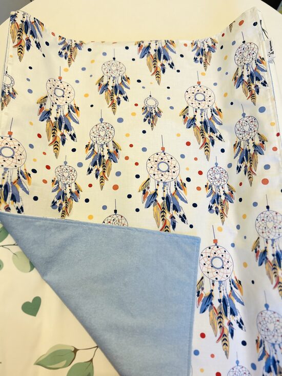 Mitrumnecaurlaidīgs aprūpes paladziņš “Sapņu ķērāji uz balta fona”